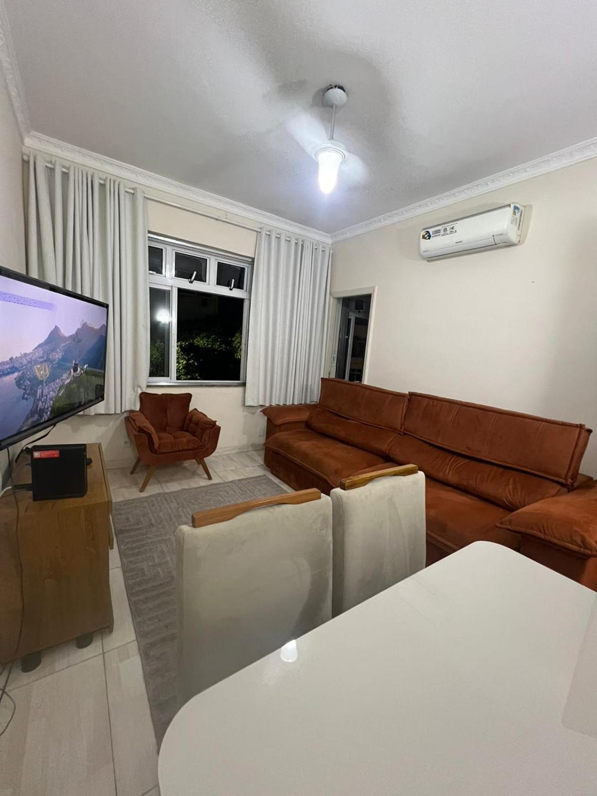 Apartment Apto Confortavel E Completo Em Copacabana- 2 Quartos Com Split E Wifi